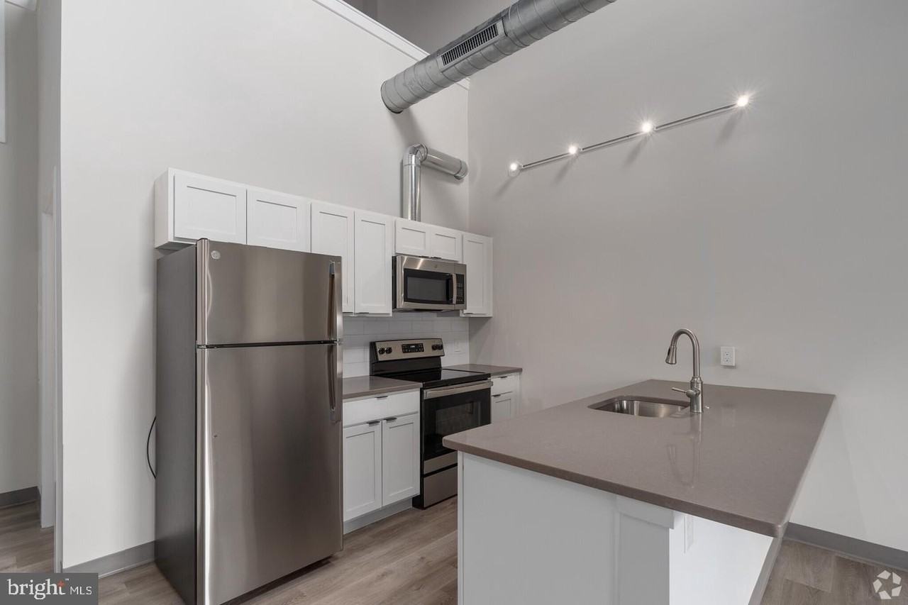 224 Hall St #11 - Photo 4 of 20