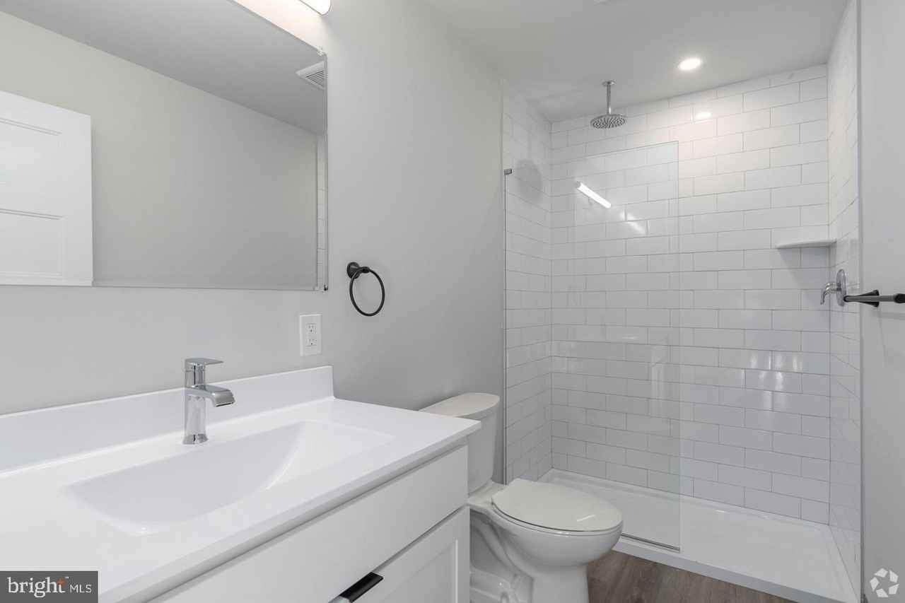 224 Hall St #11 - Photo 6 of 20