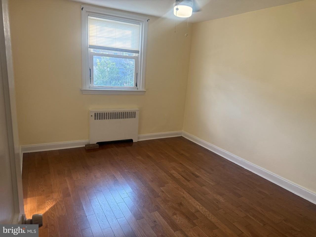 544 Wiltshire Rd - Photo 3 of 13