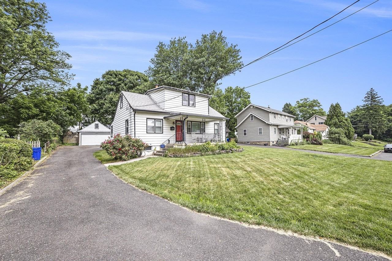 524 Continental Rd - Photo 2 of 23