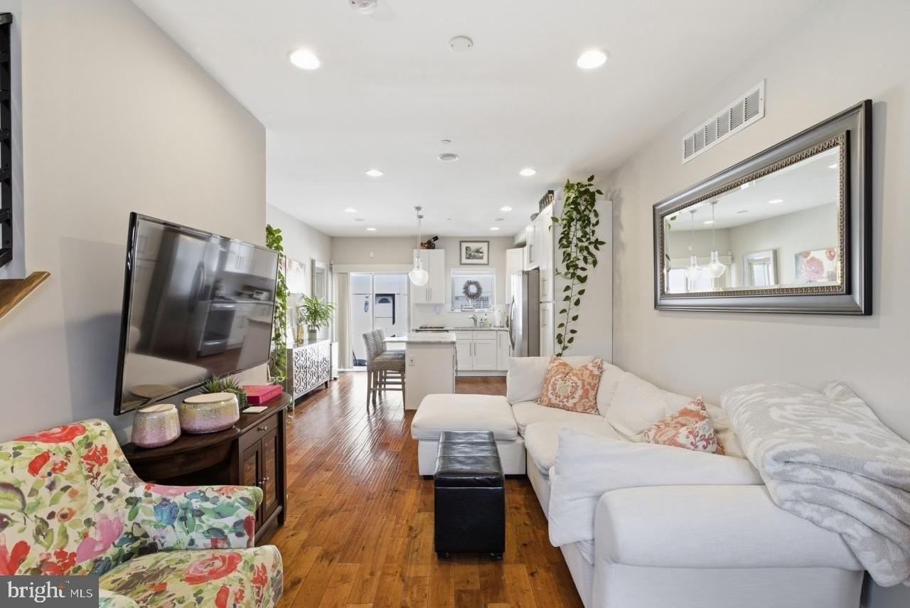 2249 Kimball St - Photo 4 of 38