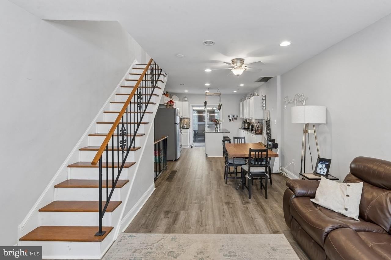 2139 Montrose St - Photo 2 of 24