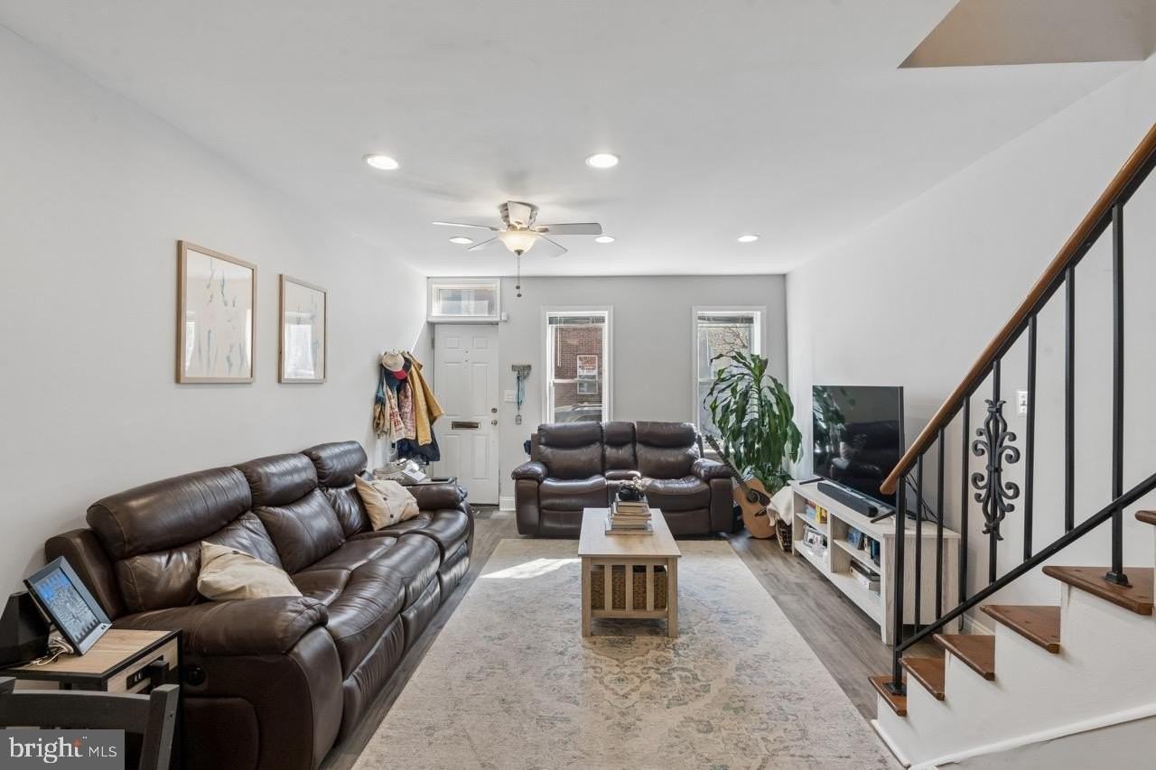 2139 Montrose St - Photo 3 of 24