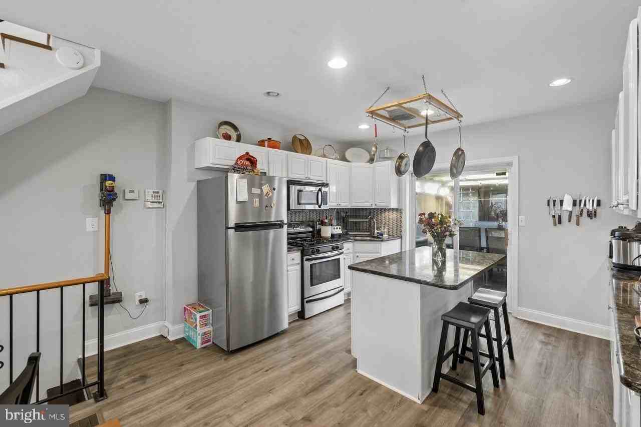 2139 Montrose St - Photo 7 of 24