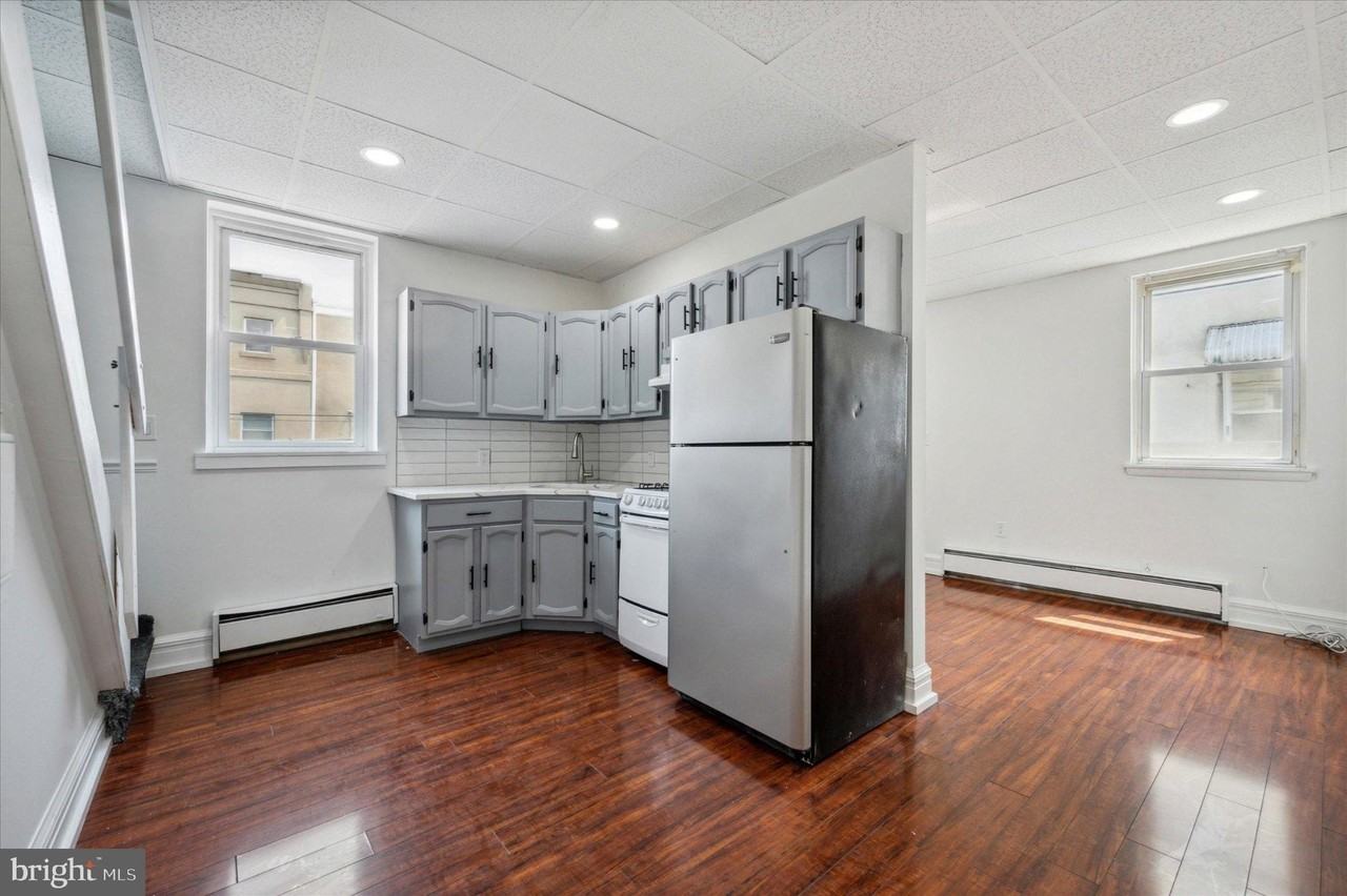2201 S Hicks St #2R - Photo 4 of 22