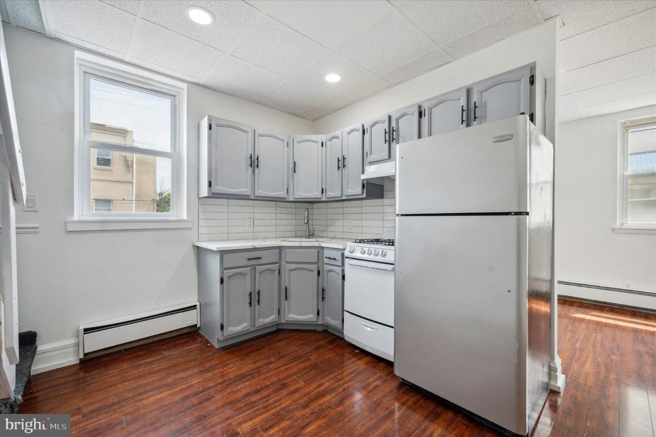 2201 S Hicks St #2R - Photo 5 of 22