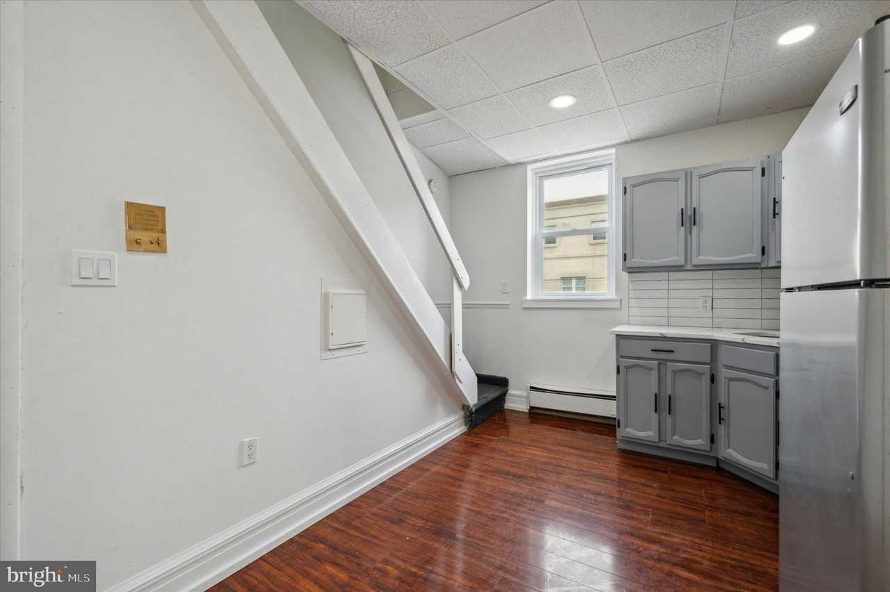 2201 S Hicks St #2R - Photo 6 of 22