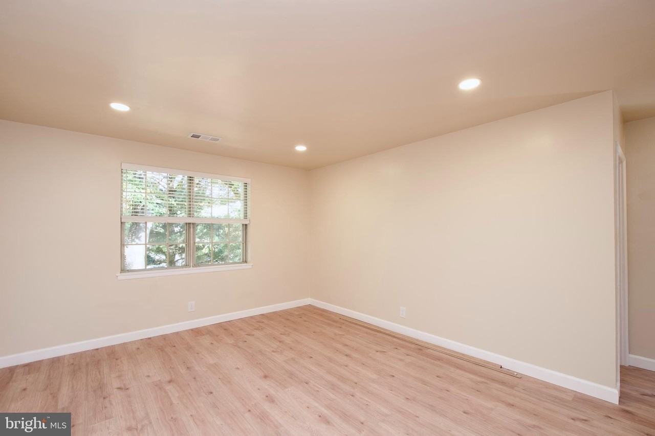 2812 S Wakefield St #B - Photo 2 of 18
