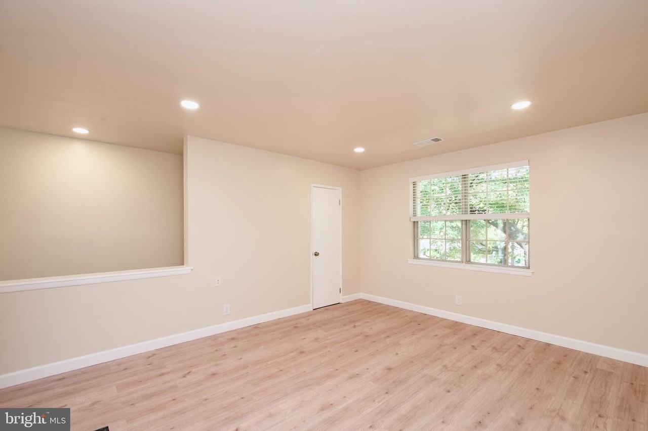 2812 S Wakefield St #B - Photo 3 of 18