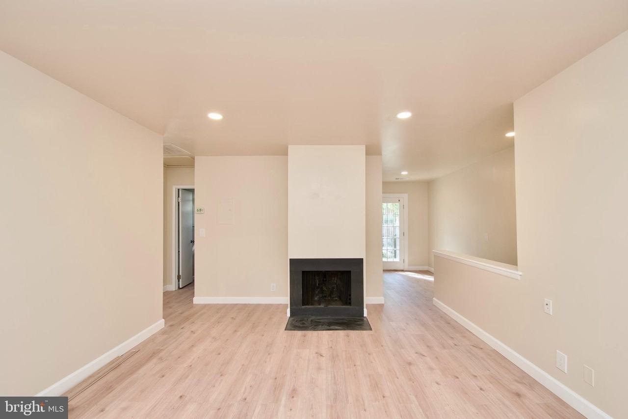 2812 S Wakefield St #B - Photo 4 of 18