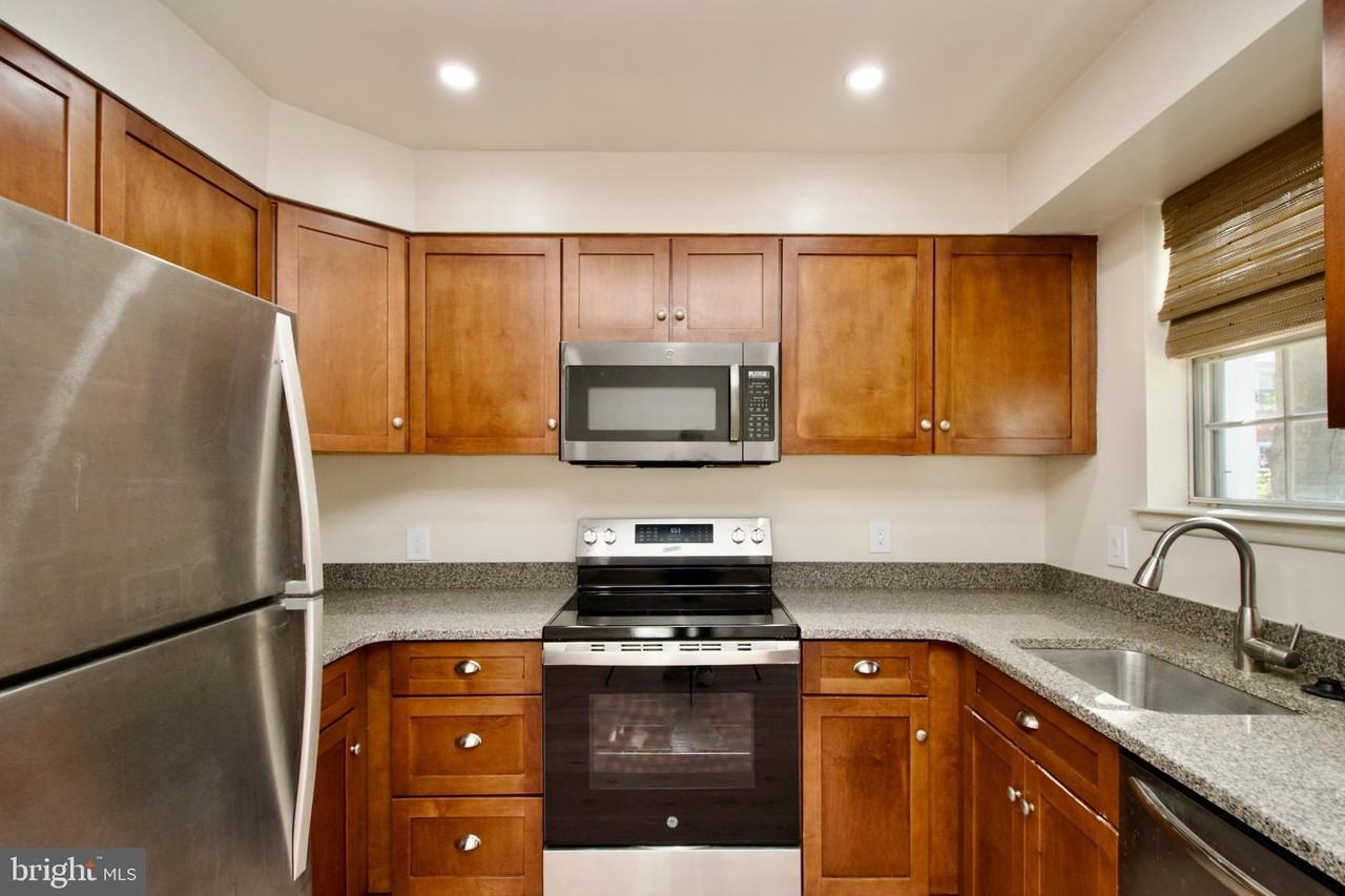 2812 S Wakefield St #B - Photo 6 of 18