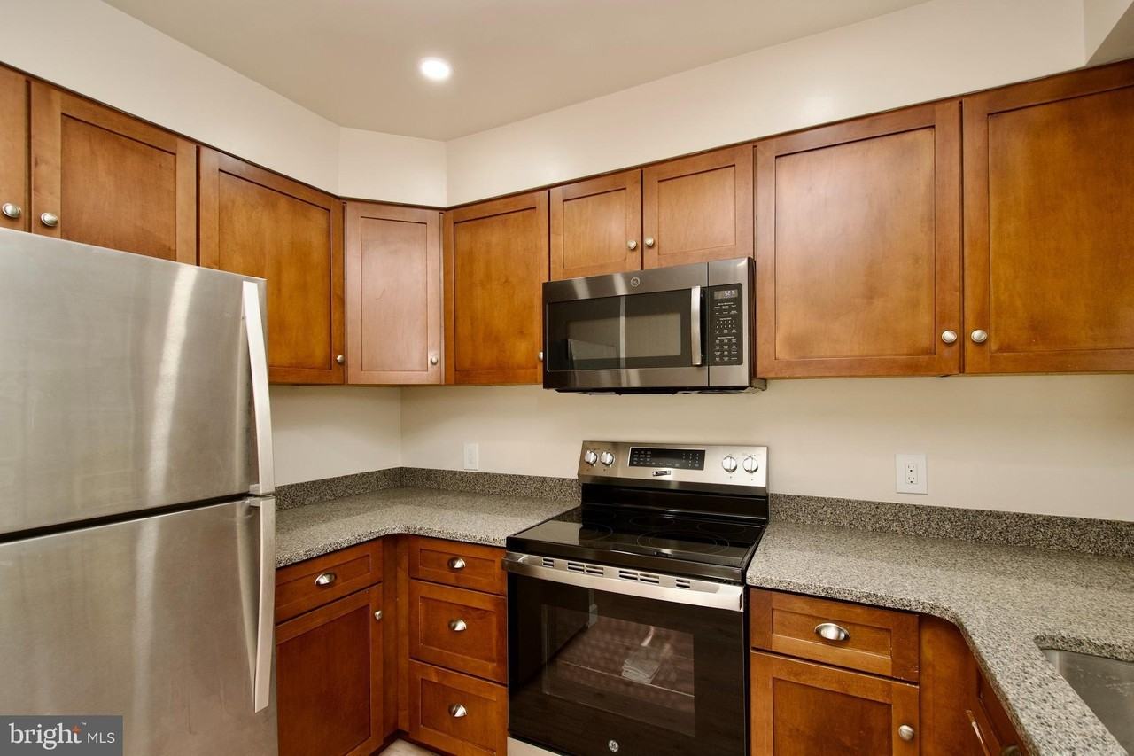 2812 S Wakefield St #B - Photo 7 of 18