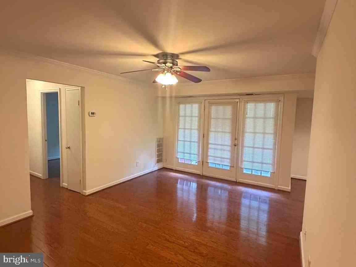 3814 Lyndhurst Dr #103 - Photo 3 of 9