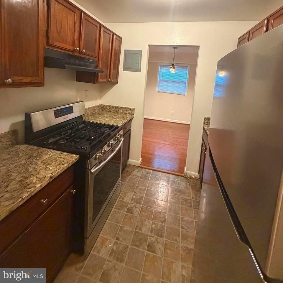 3814 Lyndhurst Dr #103 - Photo 5 of 9
