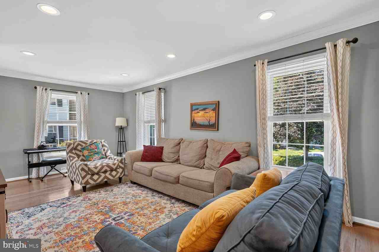 7331 Rolling Oak Ln - Photo 7 of 27
