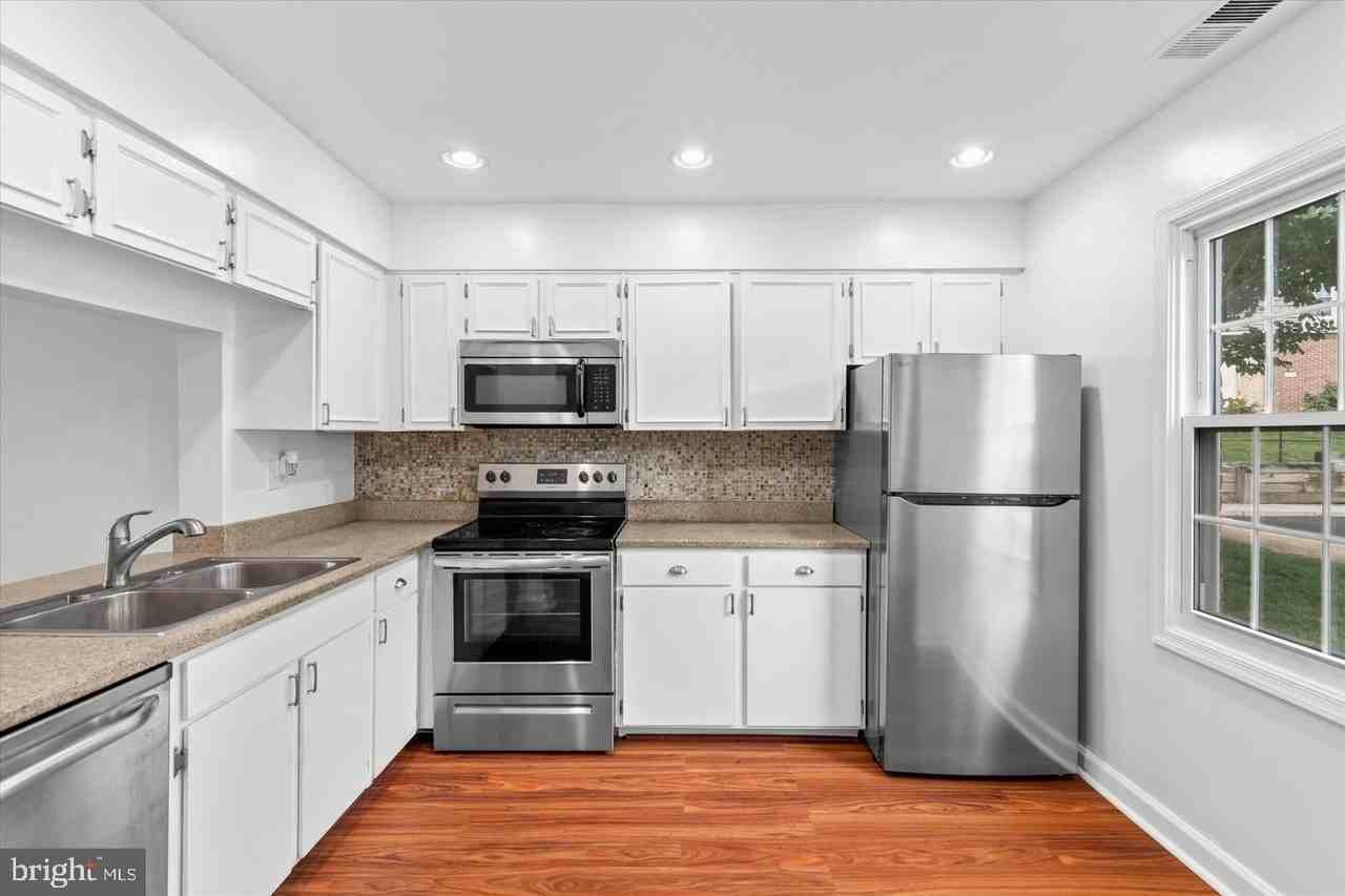 8123 Kingsway Ct #268 - Photo 5 of 33