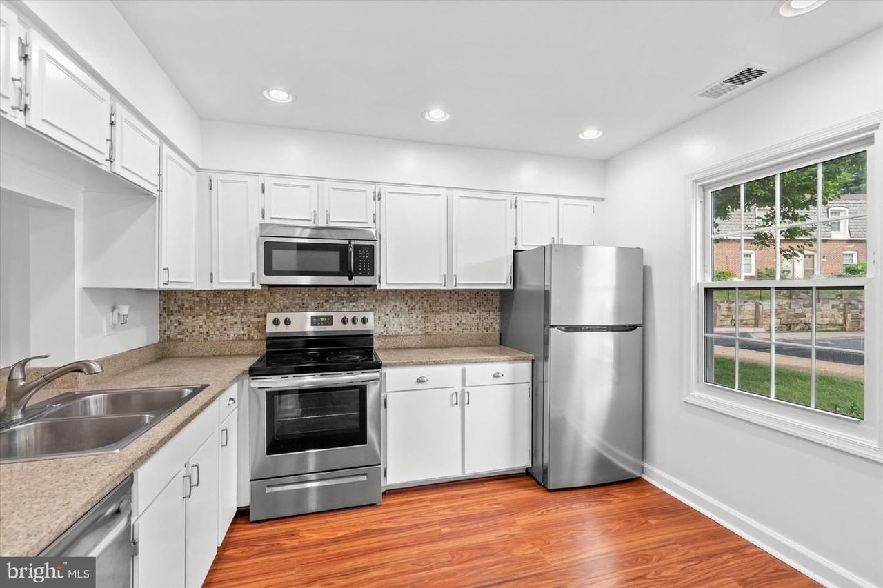 8123 Kingsway Ct #268 - Photo 7 of 33