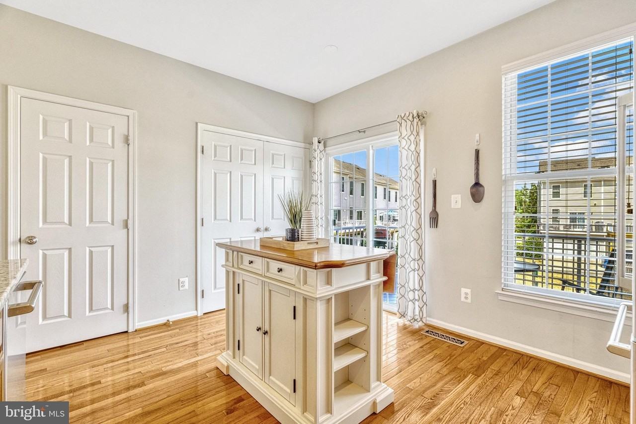 25368 Shipley Ter - Photo 7 of 27