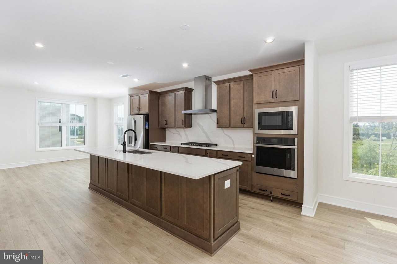 42086 Picasso Sq - Photo 3 of 37