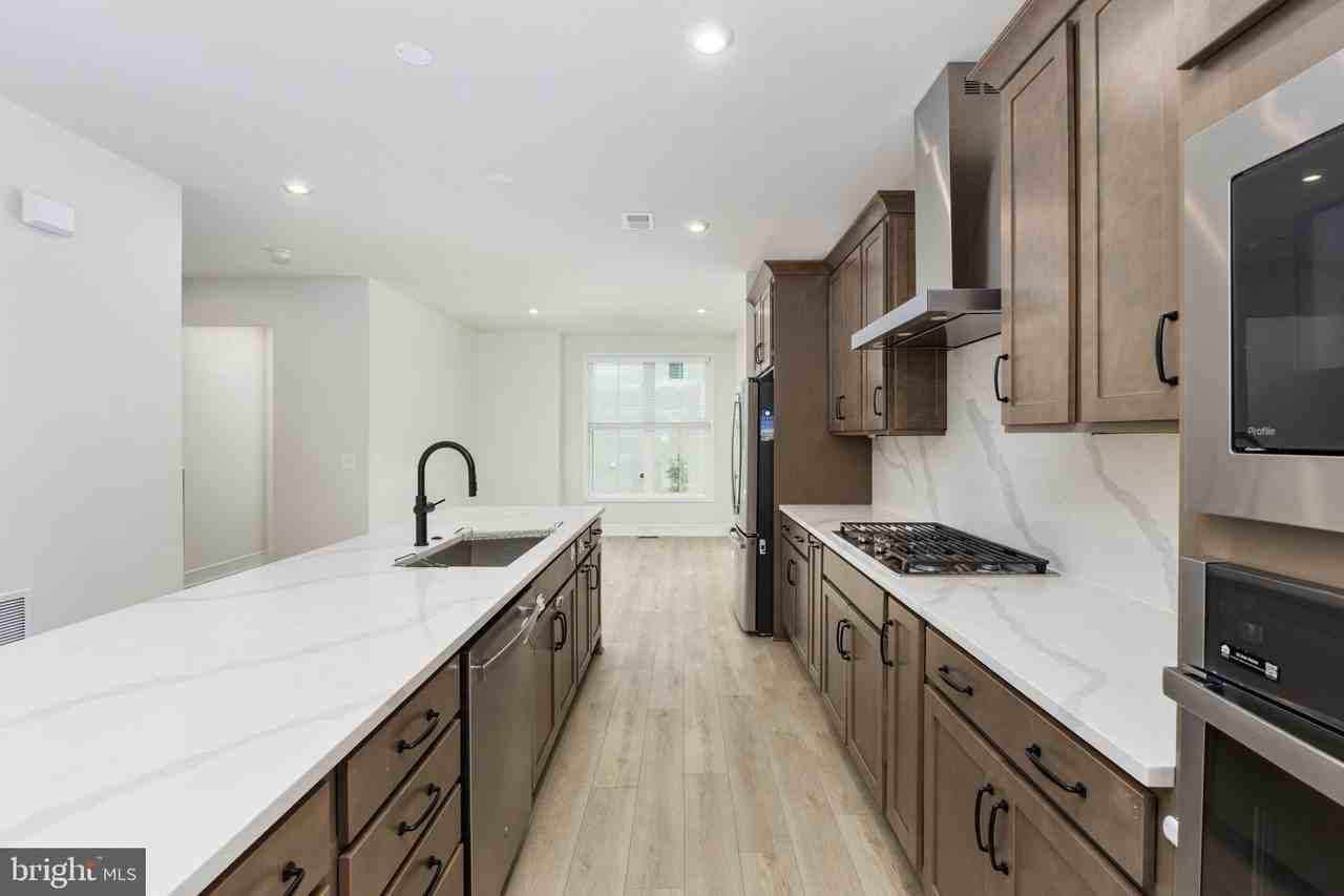 42086 Picasso Sq - Photo 4 of 37