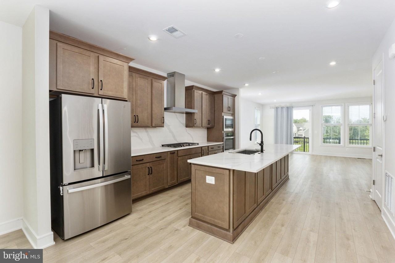 42086 Picasso Sq - Photo 5 of 37