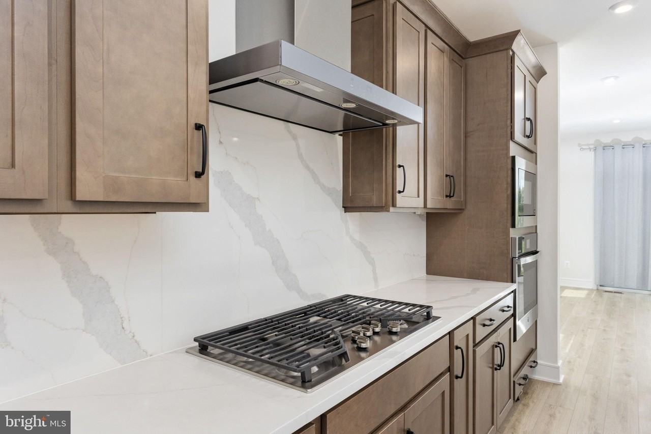 42086 Picasso Sq - Photo 7 of 37