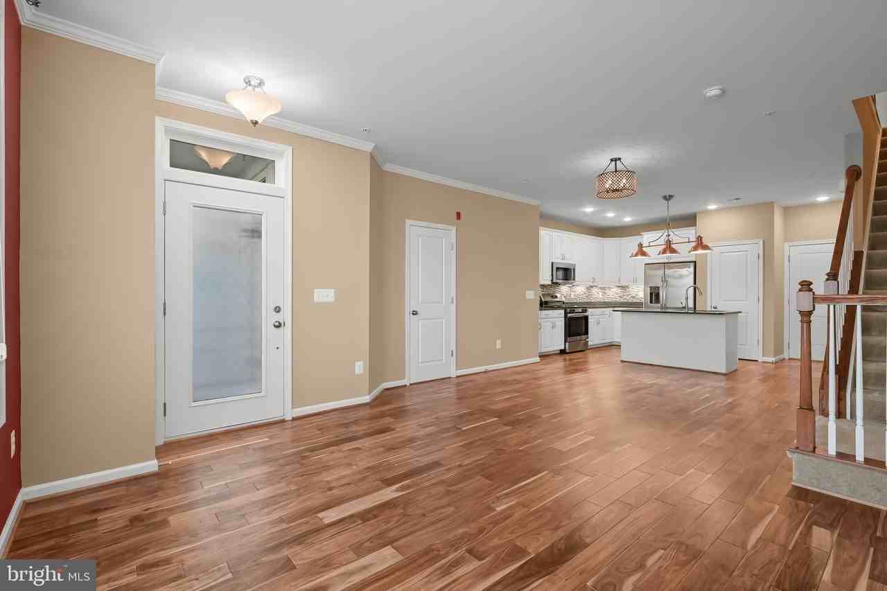 1304 Ribbon Limestone Ter Se - Photo 2 of 33