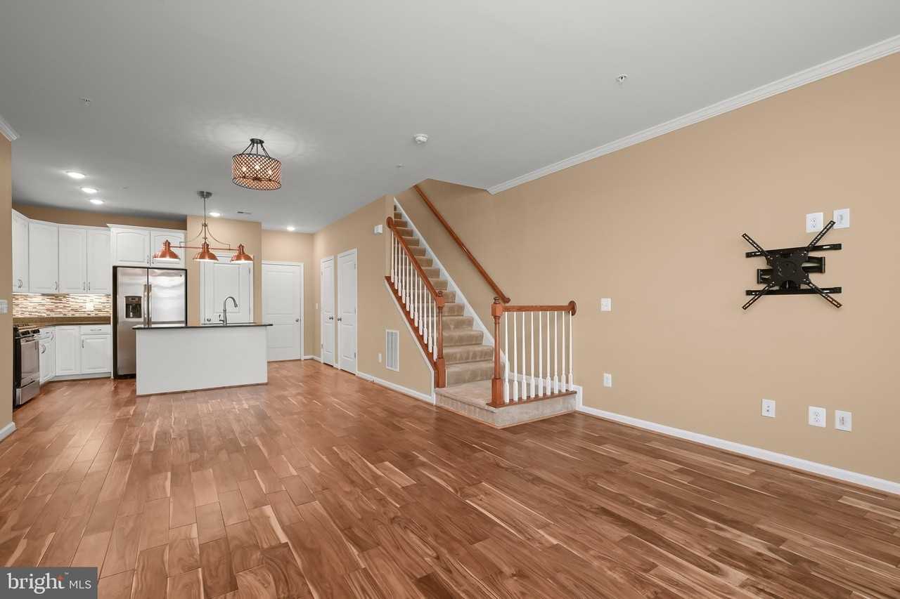 1304 Ribbon Limestone Ter Se - Photo 3 of 33