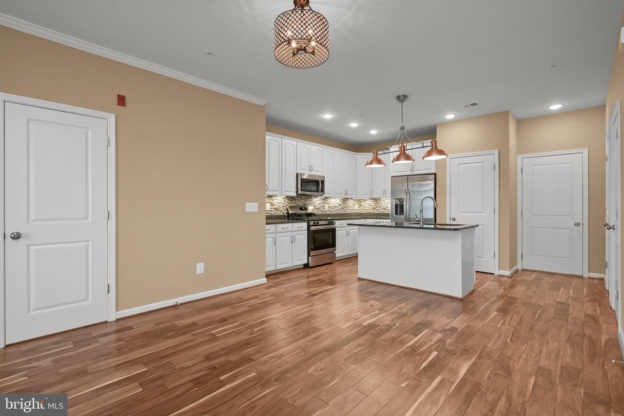1304 Ribbon Limestone Ter Se - Photo 6 of 33