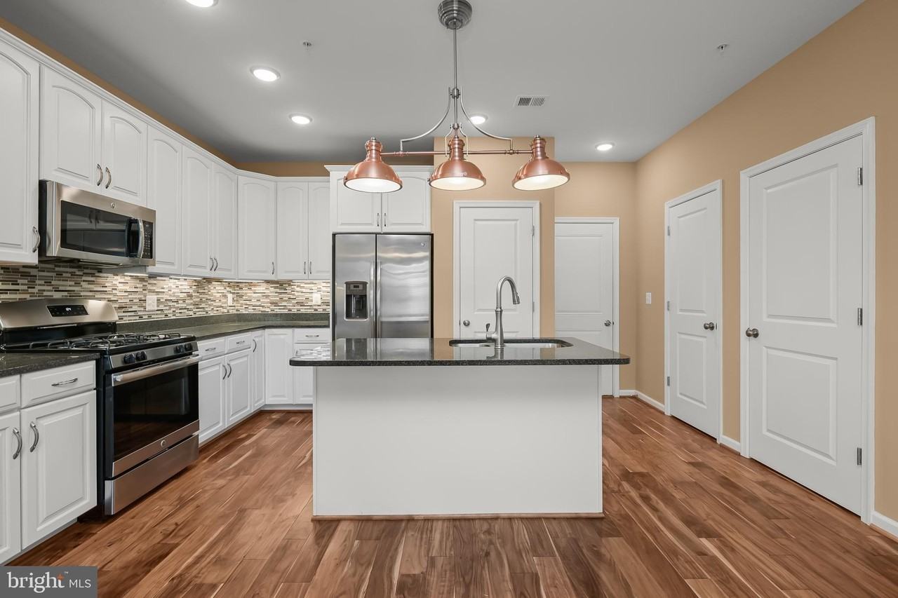 1304 Ribbon Limestone Ter Se - Photo 7 of 33