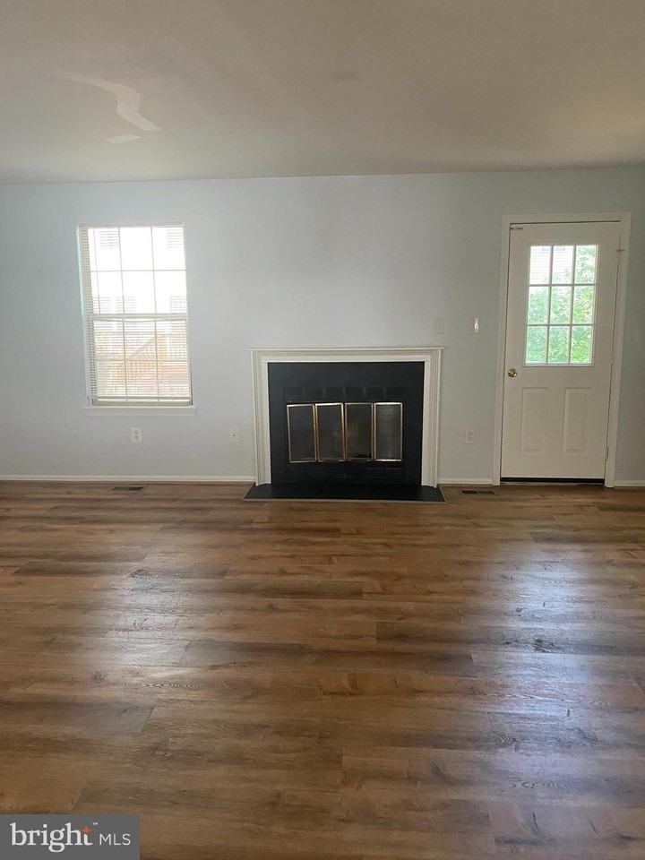 14919 Enterprise Ln - Photo 2 of 10