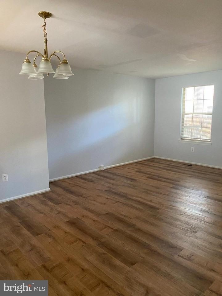 14919 Enterprise Ln - Photo 3 of 10