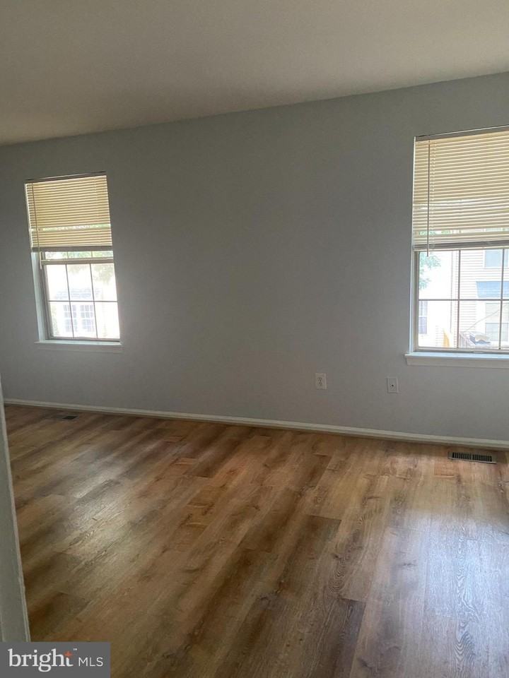 14919 Enterprise Ln - Photo 4 of 10