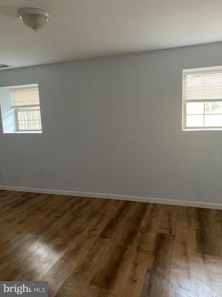 14919 Enterprise Ln - Photo 5 of 10