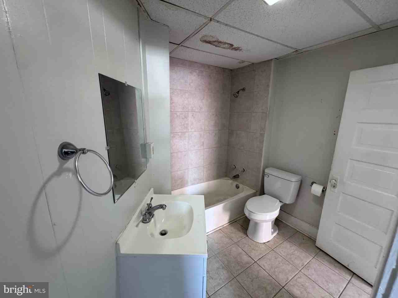 117 E Martin St #1 - Photo 5 of 6