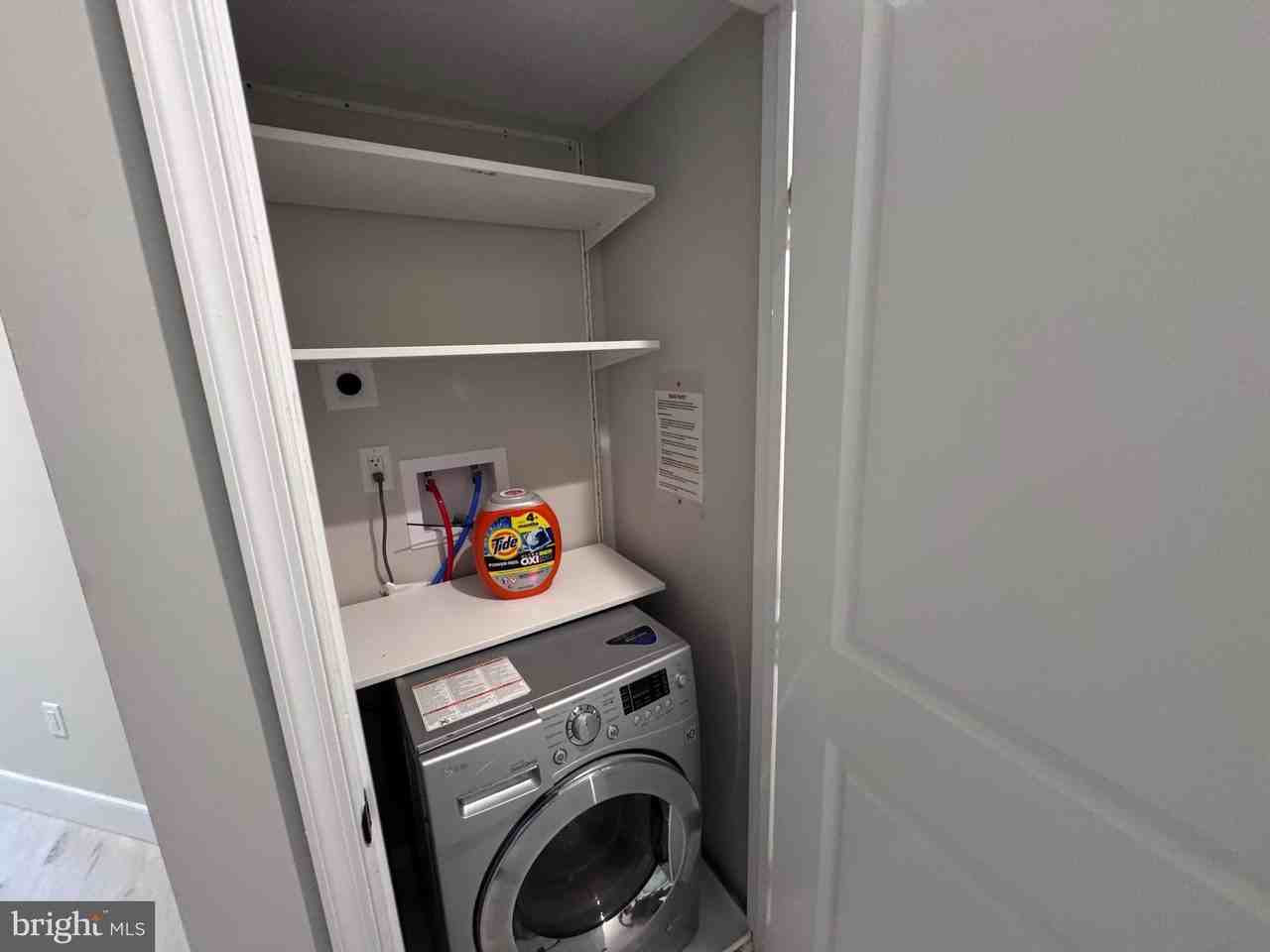 530 N 3rd St #B - Photo 4 of 11