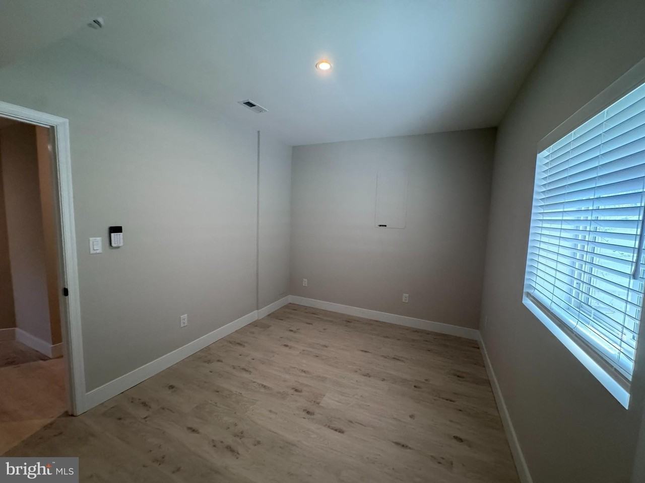 530 N 3rd St #B - Photo 5 of 11