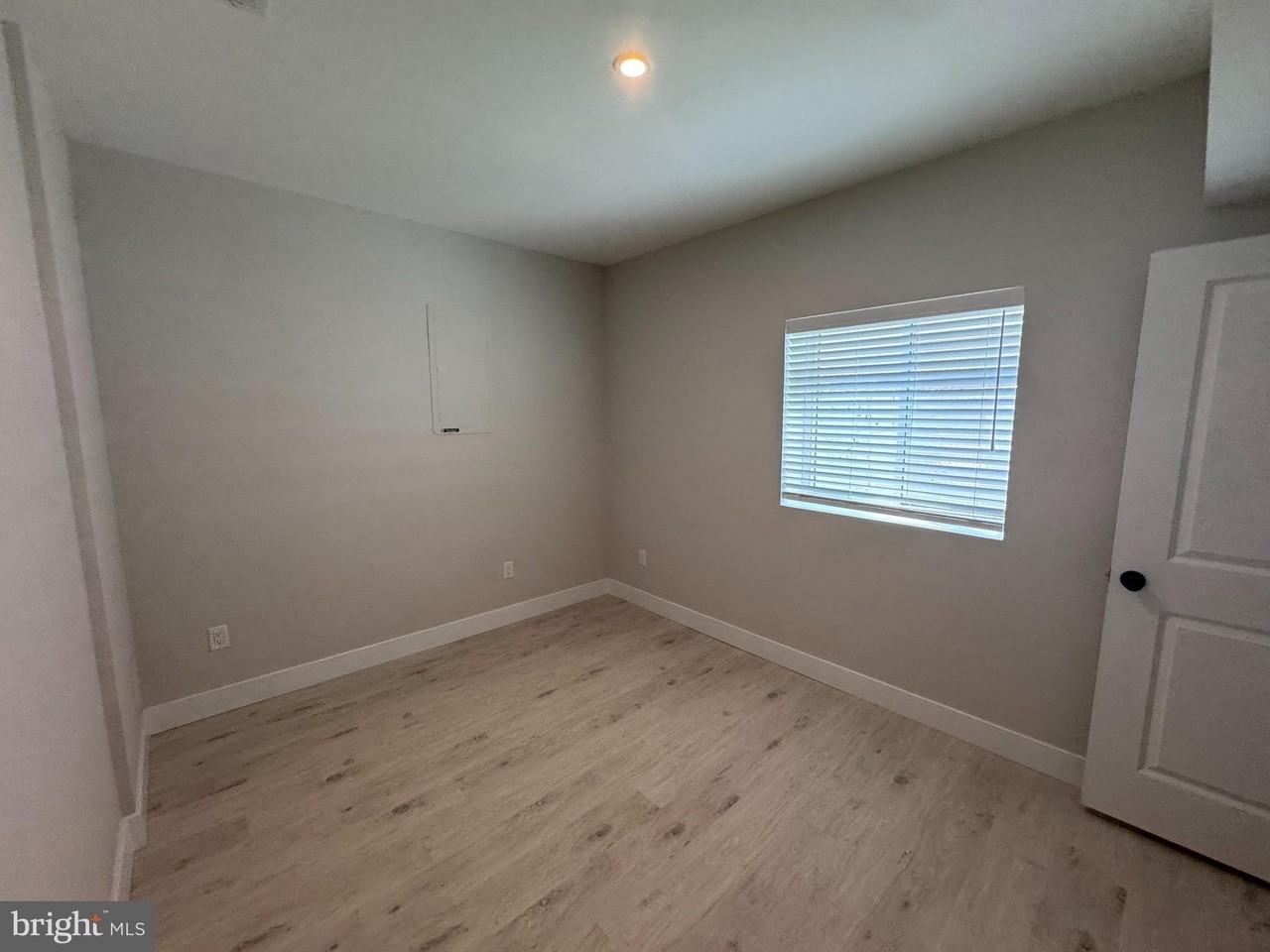 530 N 3rd St #B - Photo 6 of 11