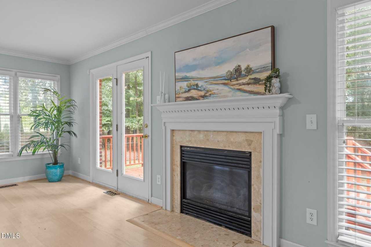 109 Oaklake Ct - Photo 3 of 45