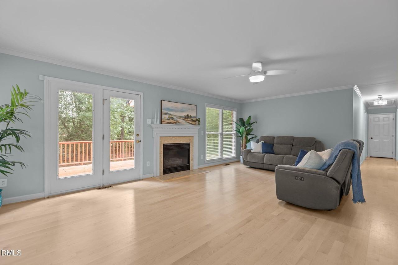 109 Oaklake Ct - Photo 5 of 45