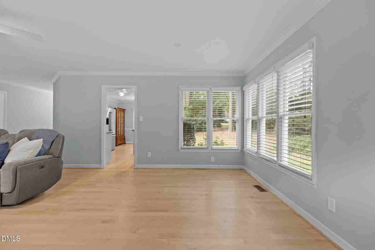 109 Oaklake Ct - Photo 7 of 45