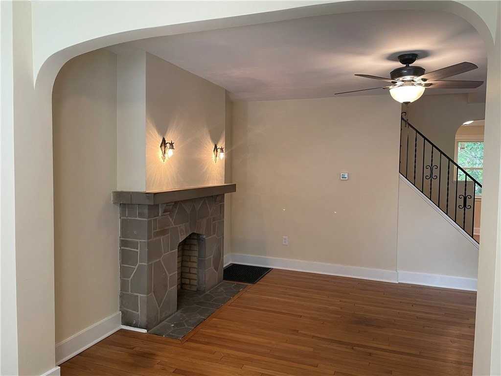721 Center Ave - Photo 4 of 20