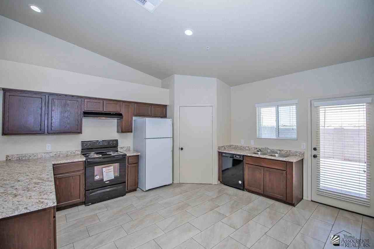 3748 S Brianna Dr - Photo 3 of 15