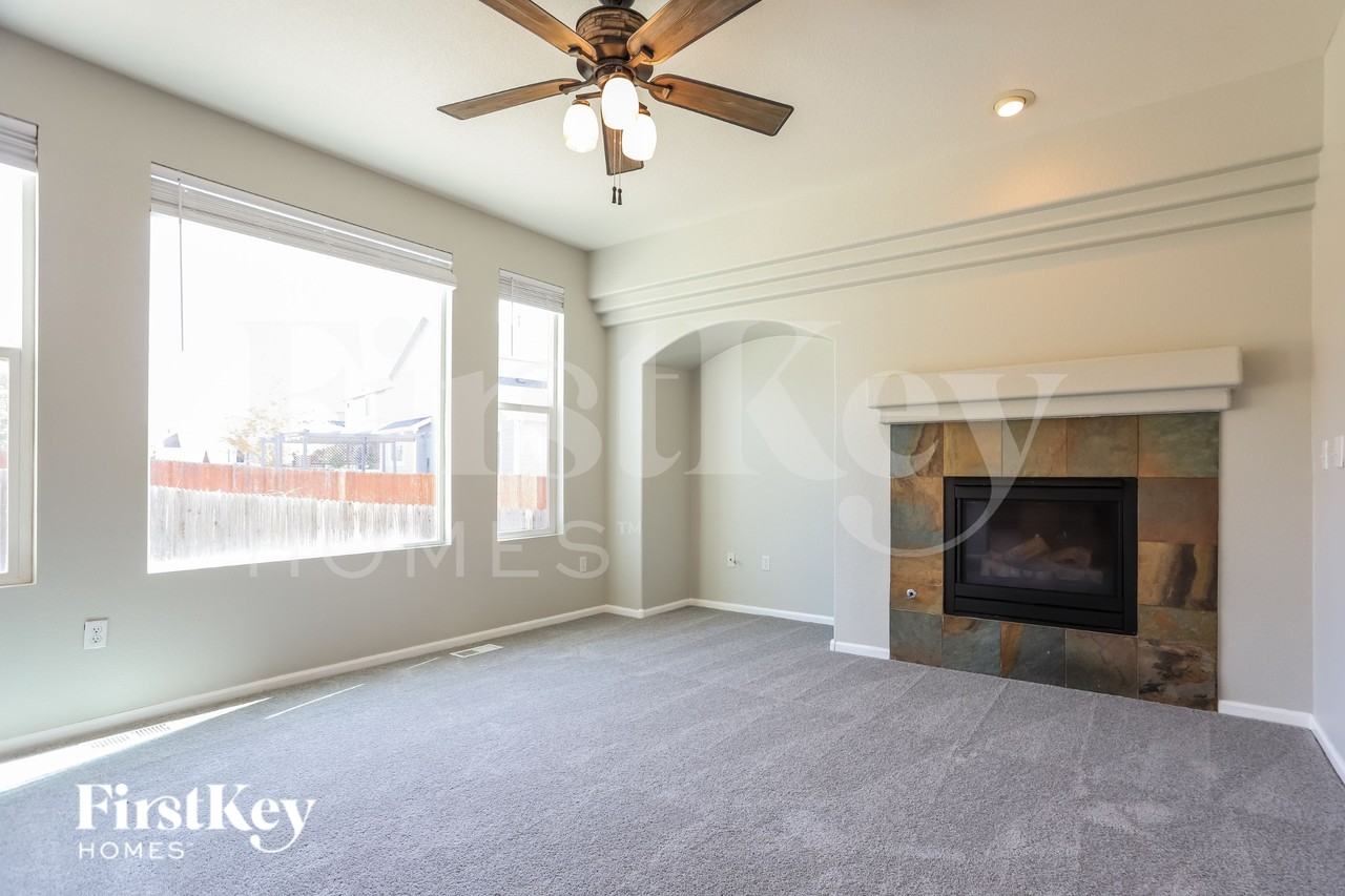 10634 Lewiston St - Photo 4 of 15