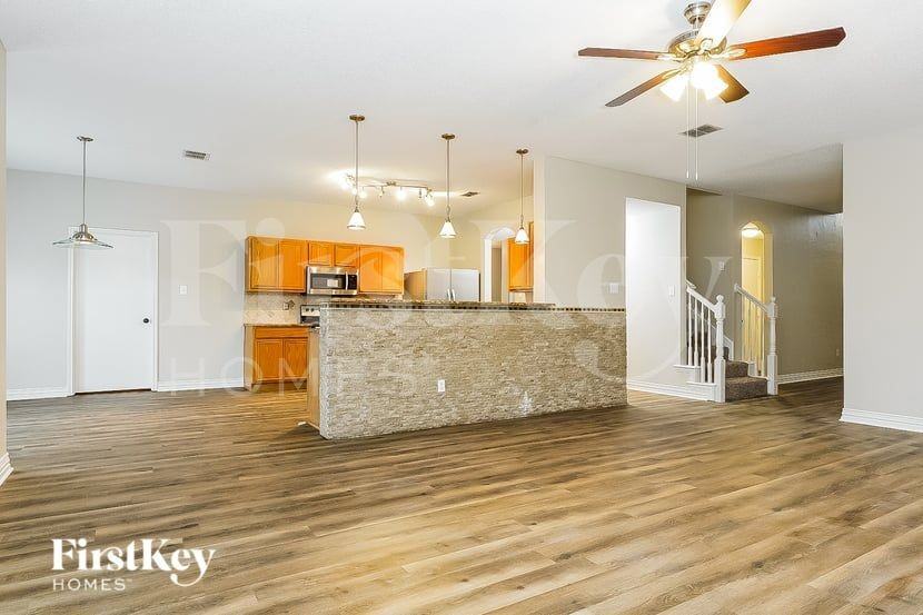 401 Deer Lake Dr - Photo 5 of 16