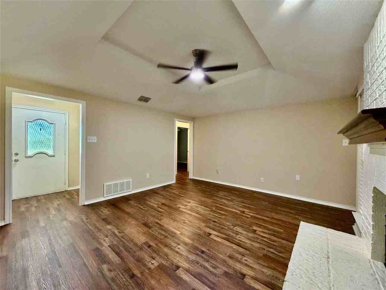 3205 Bryan St - Photo 6 of 32