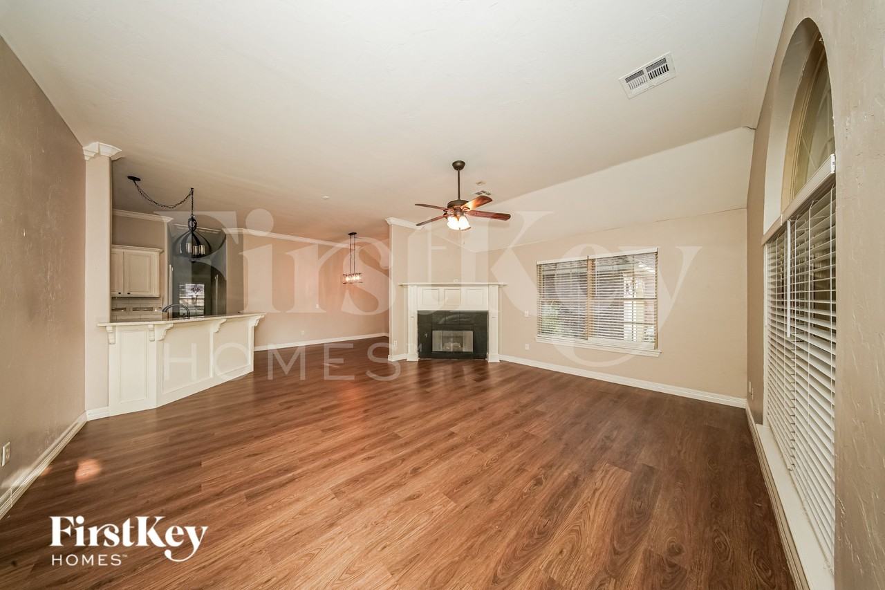 17205 Vitoria Dr - Photo 2 of 16