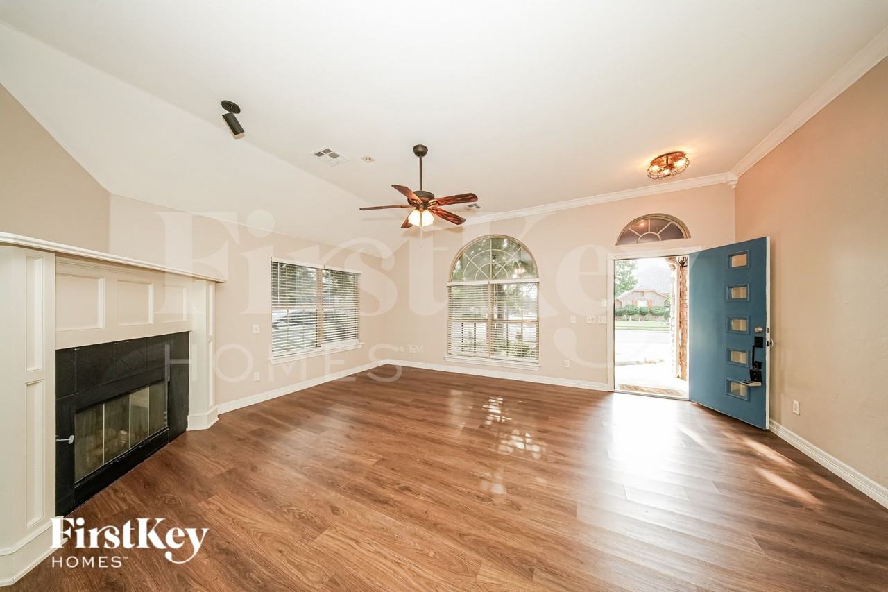 17205 Vitoria Dr - Photo 3 of 16