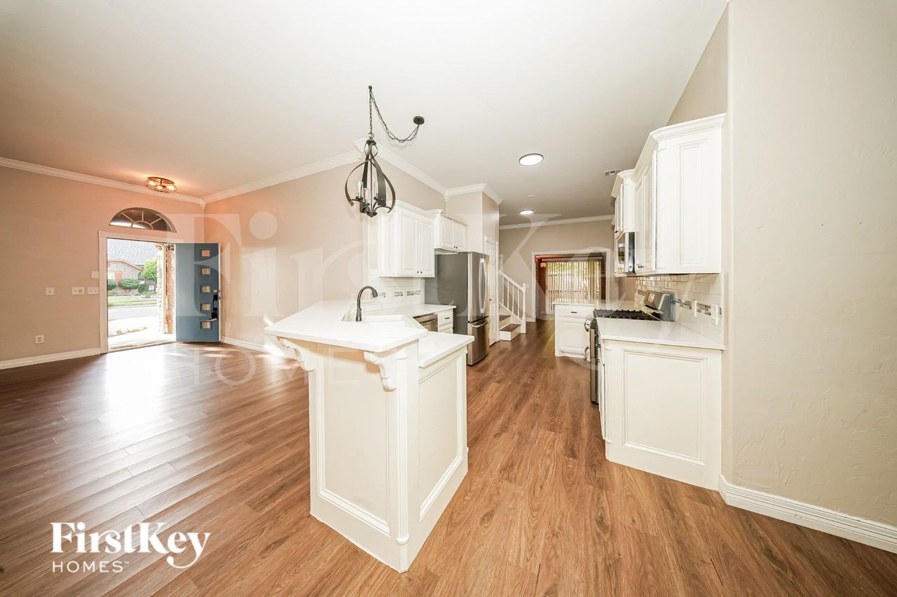 17205 Vitoria Dr - Photo 4 of 16