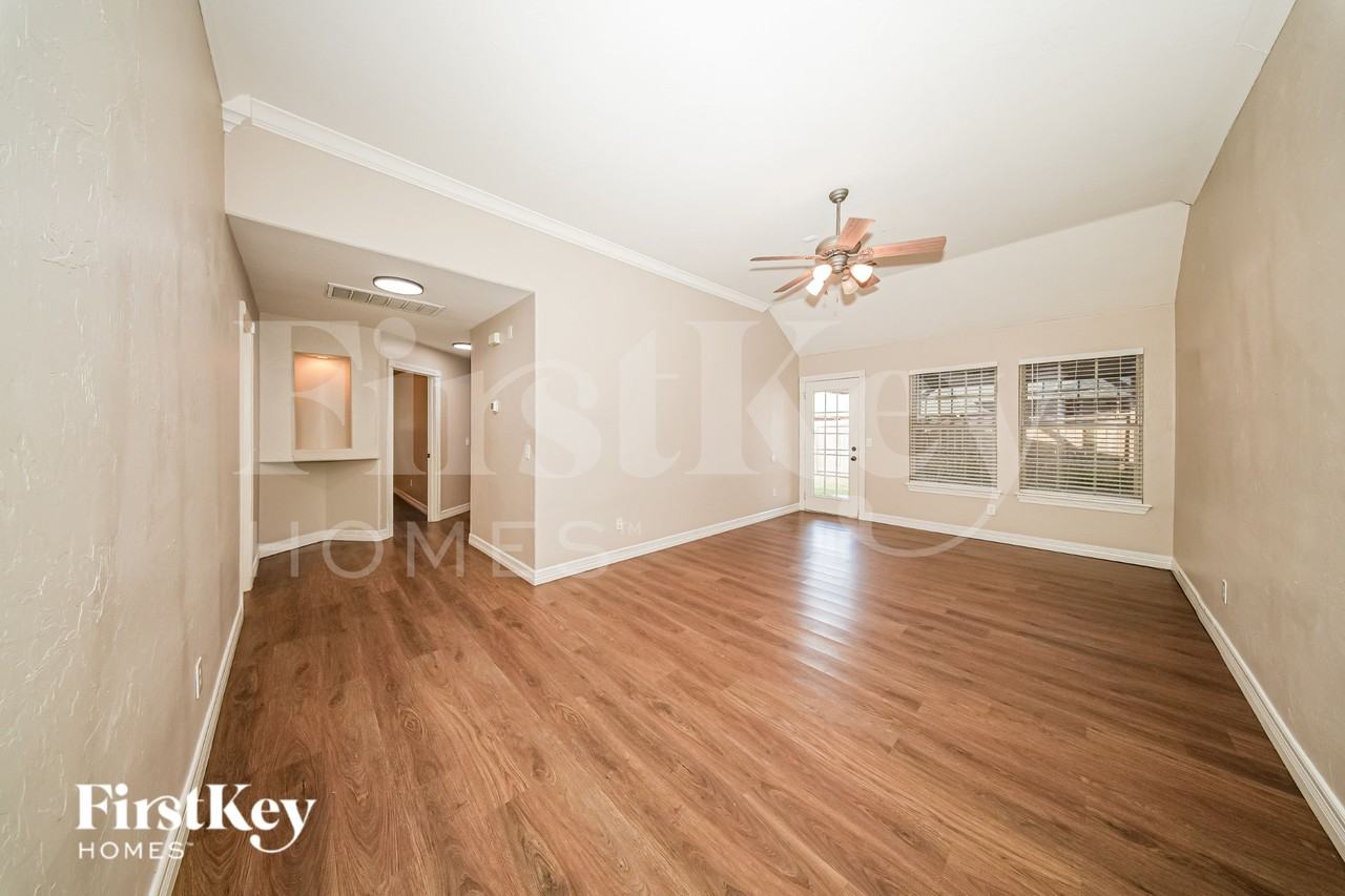 17205 Vitoria Dr - Photo 5 of 16